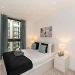 Premium 2-Bedroom Flat With Lift & Private Balcony In Clerkenwell, Barbican