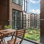 Premium 2-Bedroom Flat With Lift & Private Balcony In Clerkenwell, Barbican