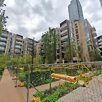 Premium 2-Bedroom Flat With Lift & Private Balcony In Clerkenwell, Barbican