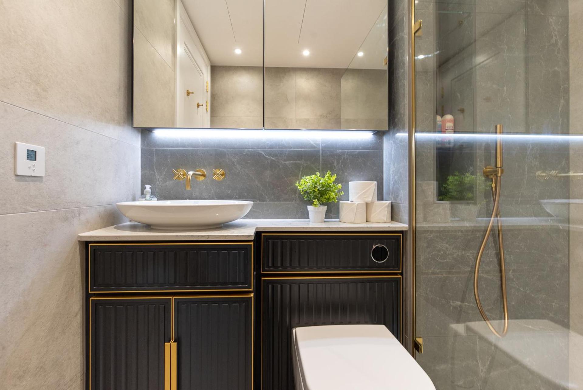 Premium 2-bedroom Flat With Lift & Private Balcony In Clerkenwell, Barbican *
