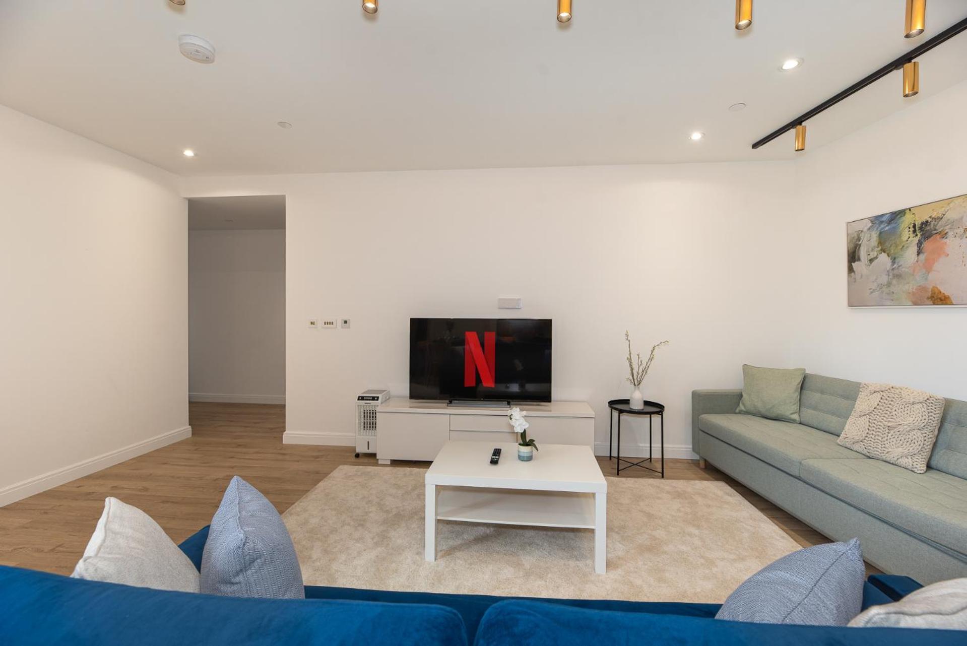 Premium 2-bedroom Flat With Lift & Private Balcony In Clerkenwell, Barbican Londres