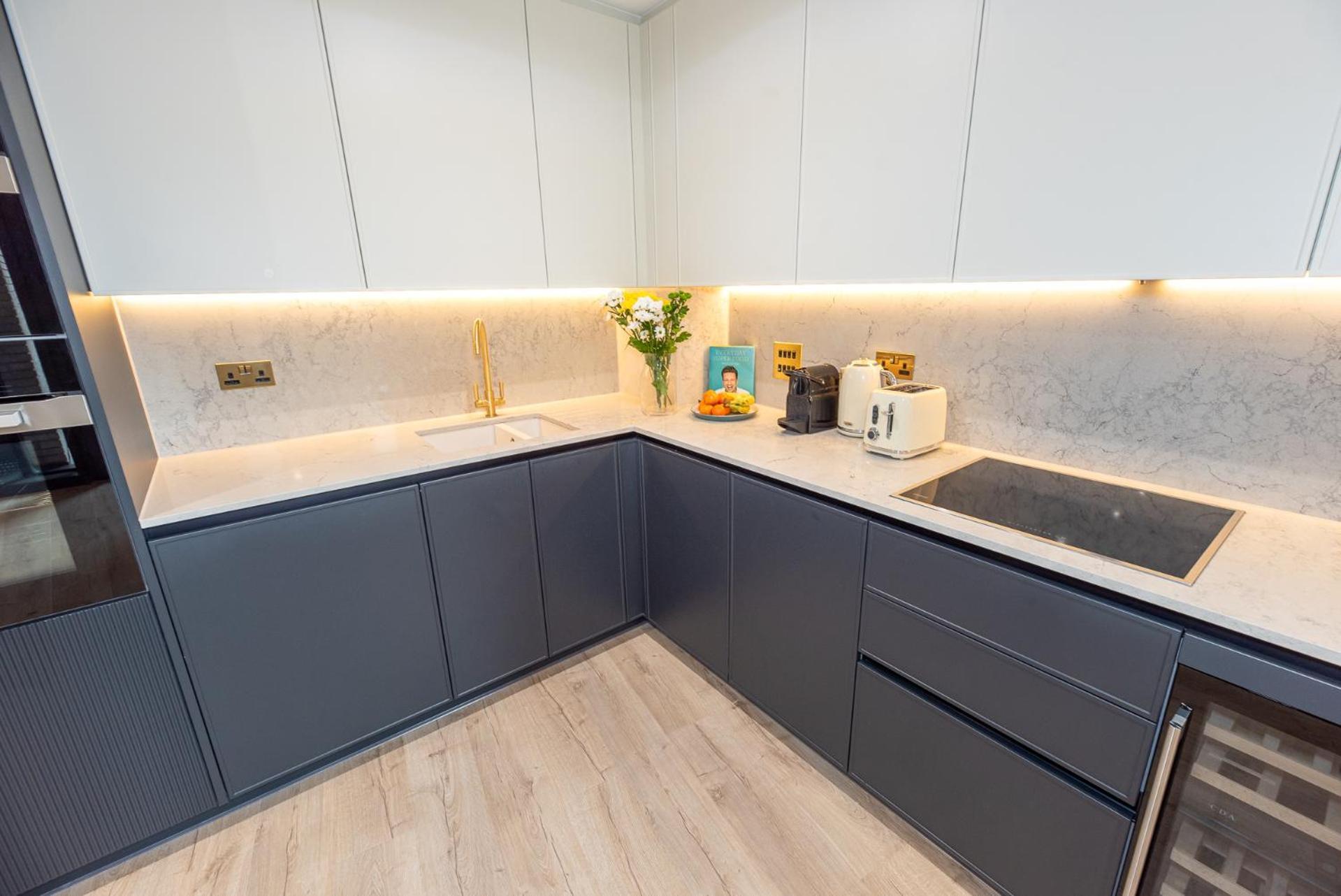 Premium 2-bedroom Flat With Lift & Private Balcony In Clerkenwell, Barbican