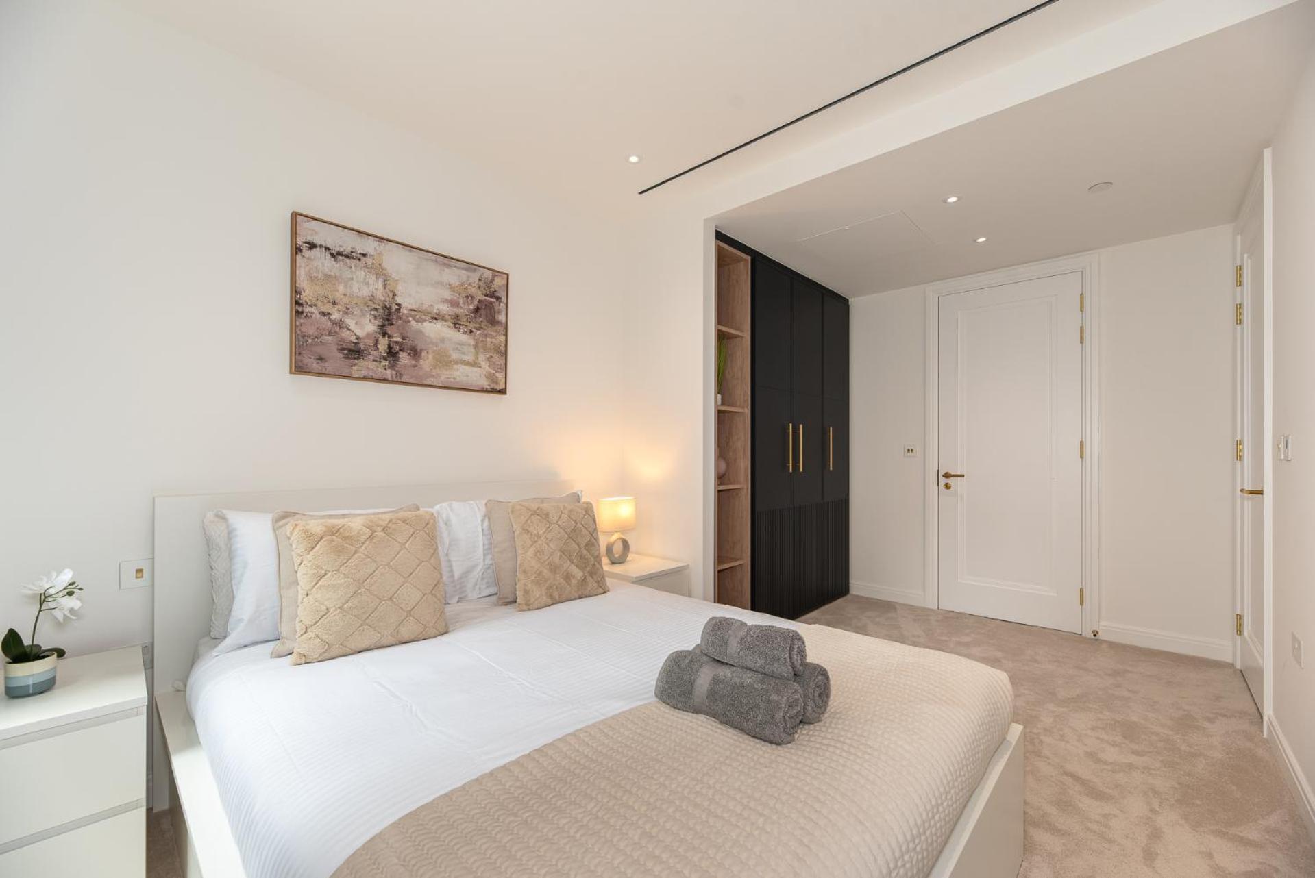 Premium 2-bedroom Flat With Lift & Private Balcony In Clerkenwell, Barbican Appartement Londen