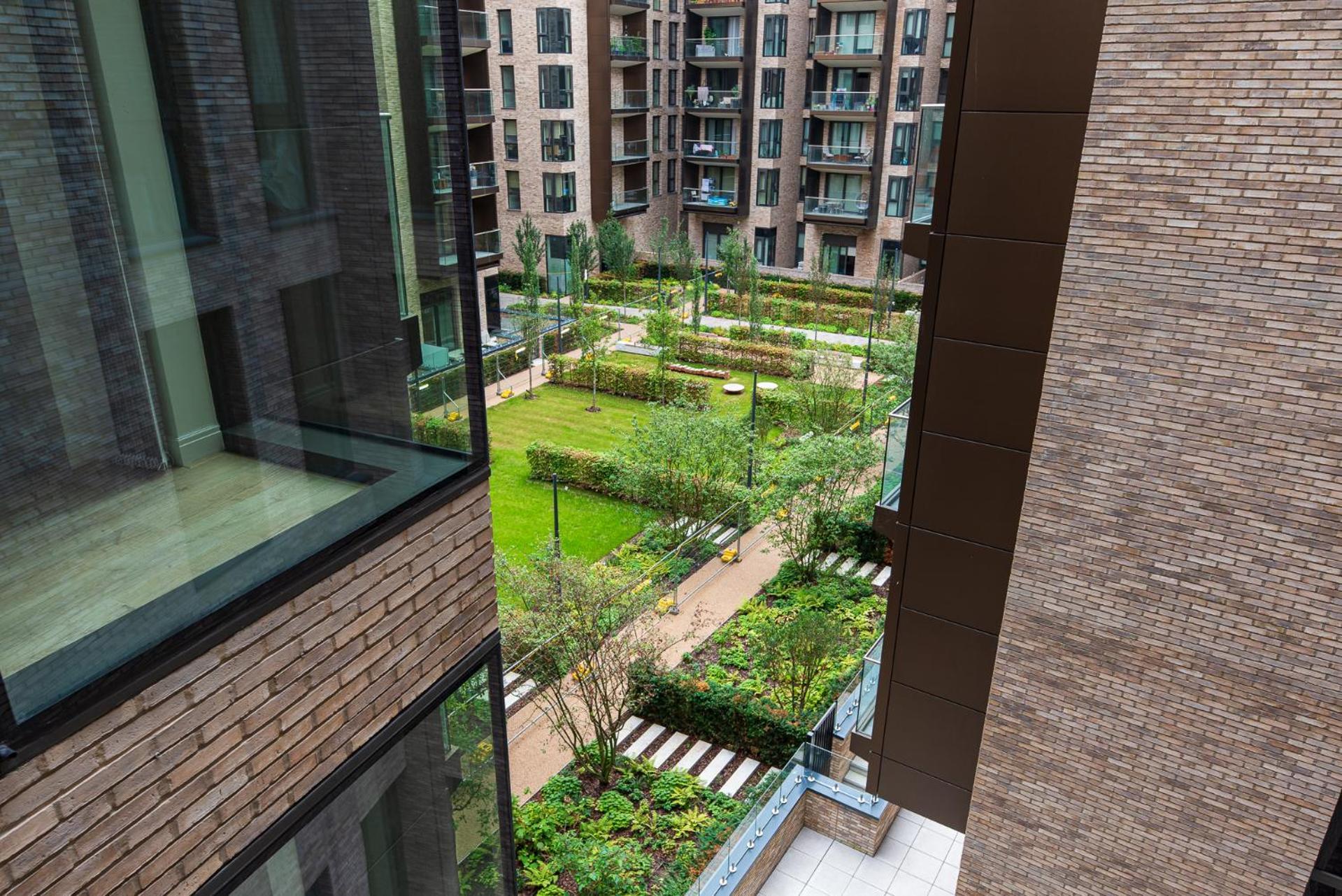 Premium 2-bedroom Flat With Lift & Private Balcony In Clerkenwell, Barbican * Londen