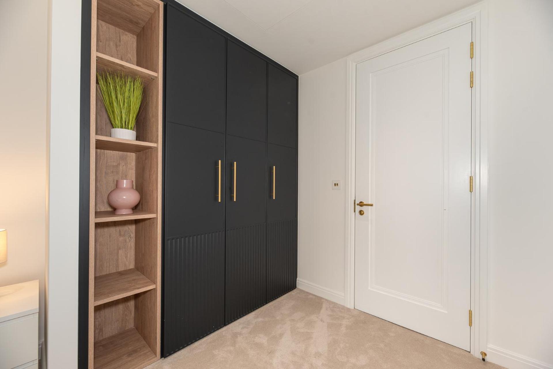 Premium 2-bedroom Flat With Lift & Private Balcony In Clerkenwell, Barbican Apartment London