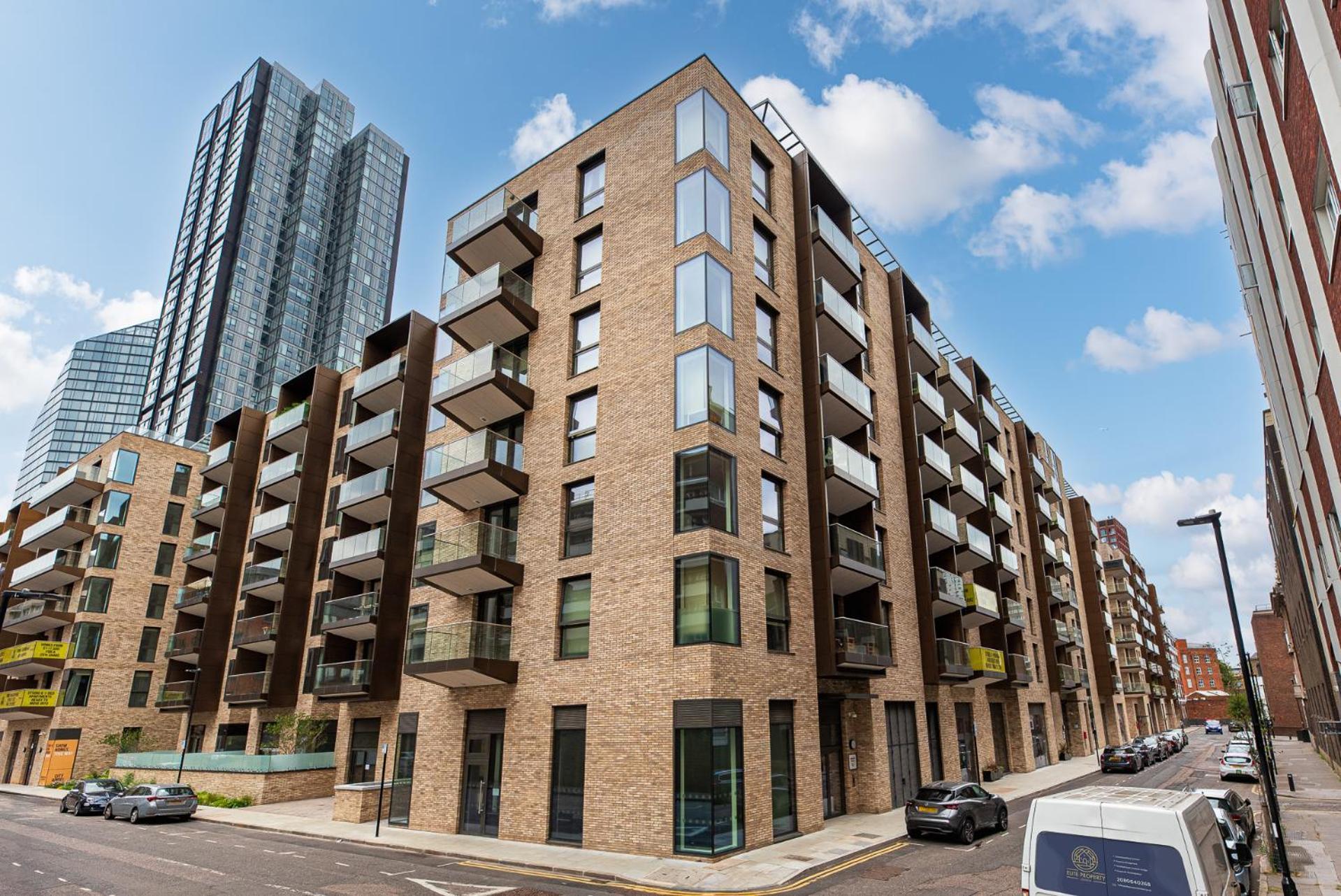 Premium 2-bedroom Flat With Lift & Private Balcony In Clerkenwell, Barbican London
