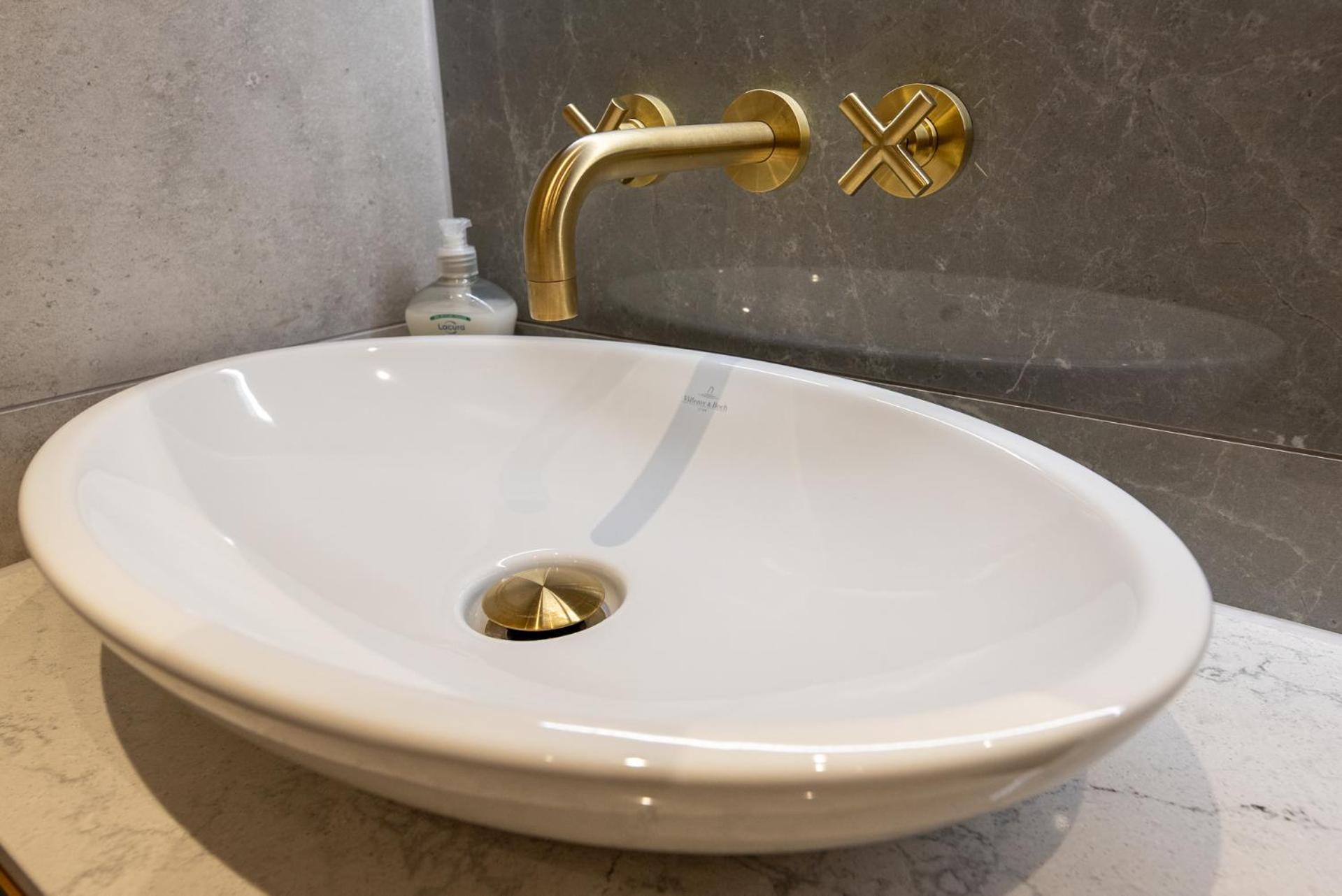 Apartamento Premium 2-bedroom Flat With Lift & Private Balcony In Farringdon, Londres