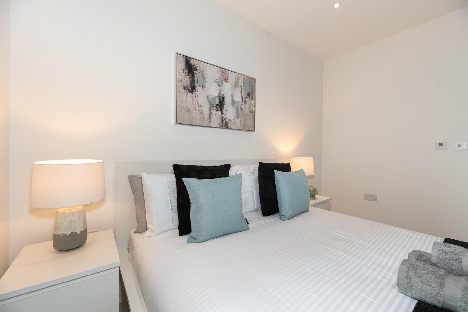 Apartamento Premium 2-bedroom Flat With Lift & Private Balcony In Farringdon, Londres