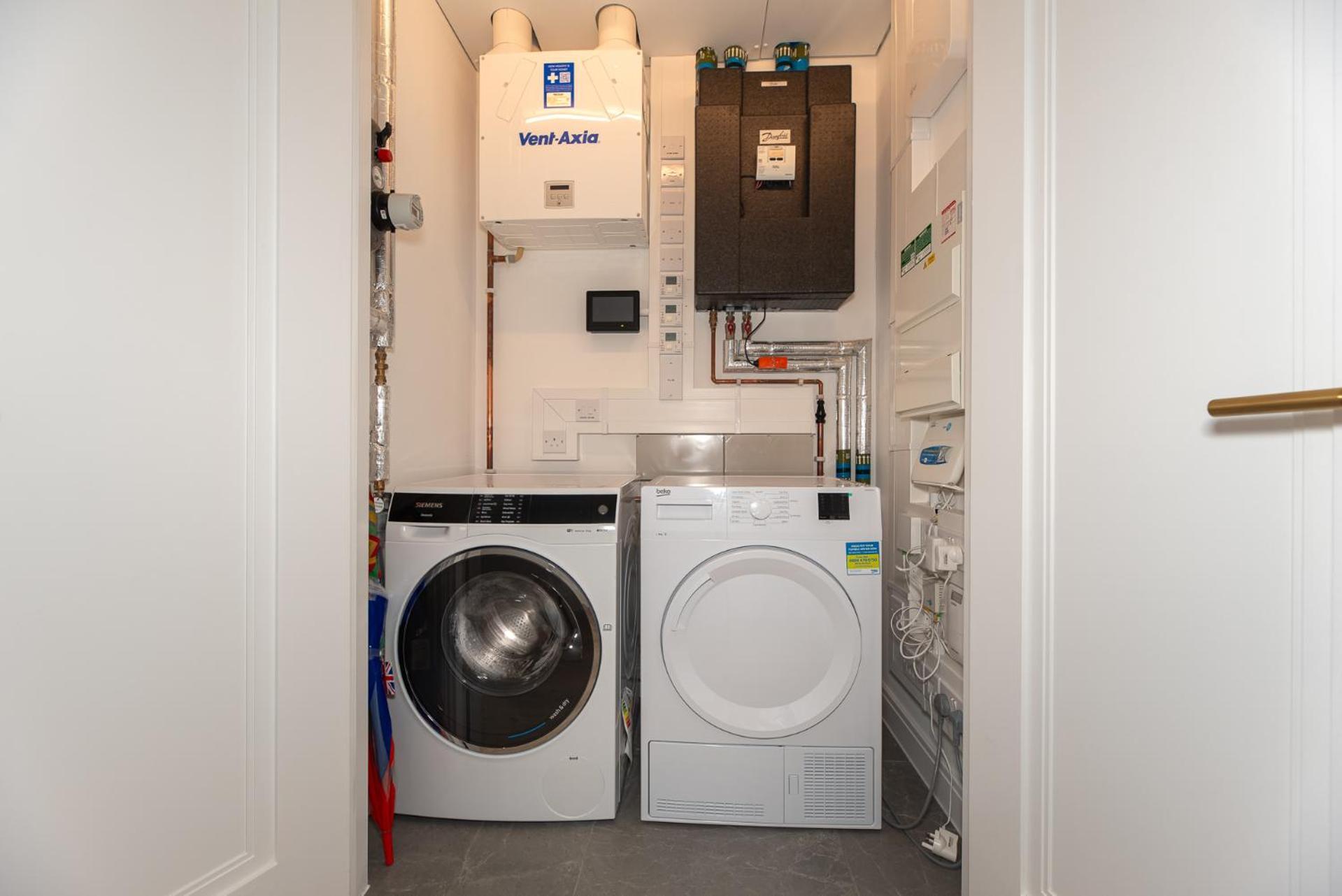 Apartamento Premium 2-bedroom Flat With Lift & Private Balcony In Farringdon,